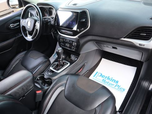 Used 2017 Jeep Cherokee Trailhawk w/ Trailer Tow Group image 27