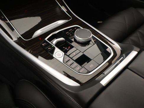 Used 2024 BMW X5 xDrive40i w/ Premium Package AWD/4WD image 9