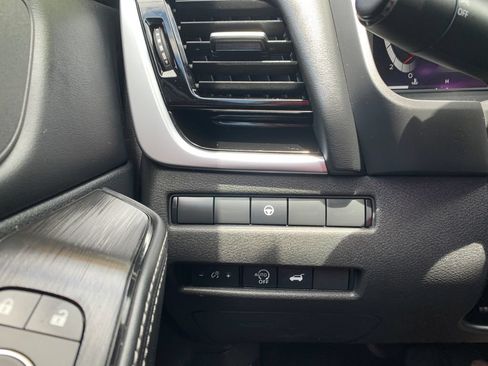 Used 2025 Nissan Rogue SL FWD image 22