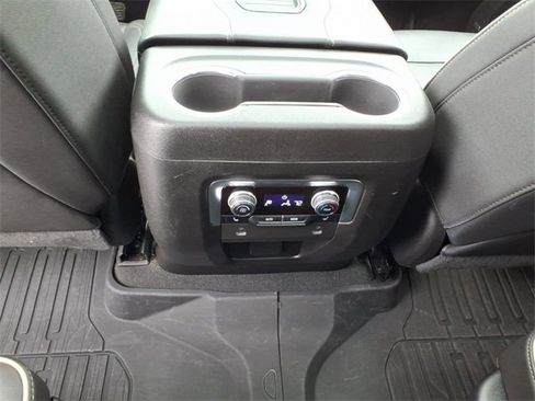 Used 2022 GMC Yukon SLT w/ SLT Luxury Package image 16
