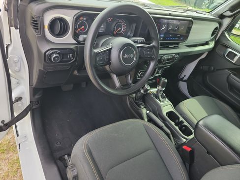 Used 2024 Jeep Wrangler Unlimited Sport AWD/4WD image 11