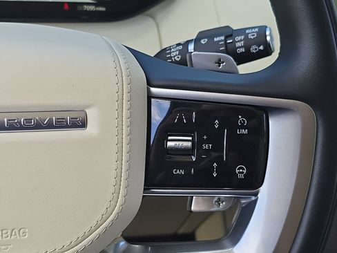 Certified 2025 Land Rover Range Rover SE AWD/4WD image 19
