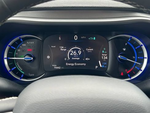 Used 2023 Chrysler Pacifica Touring-L FWD image 21