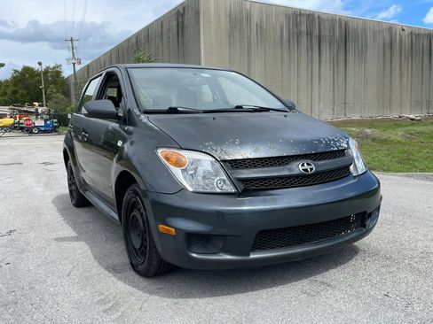 Used 2006 Scion xA Hatchback 4D image 3