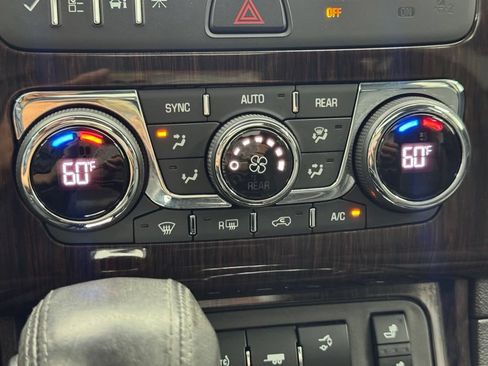 Used 2015 Chevrolet Traverse LT FWD image 24
