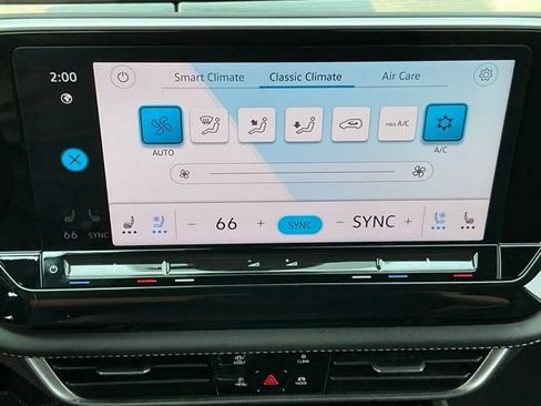 Certified 2024 Volkswagen Atlas Cross Sport SE w/ Panoramic Sunroof Package FWD image 24