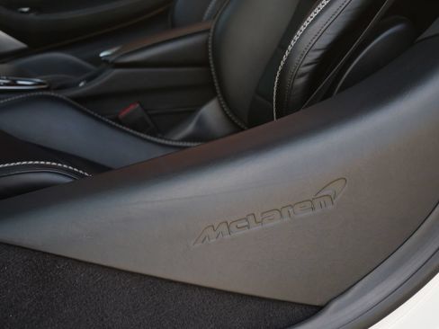 Used 2023 McLaren GT RWD image 19