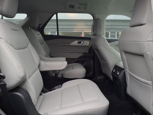 New 2026 Ford Explorer Active w/ Active Comfort Package AWD/4WD image 7