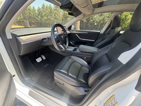 Used 2023 Tesla Model Y Performance AWD/4WD image 11