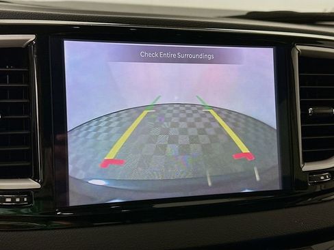 Certified 2023 Chrysler Pacifica Touring-L FWD image 21