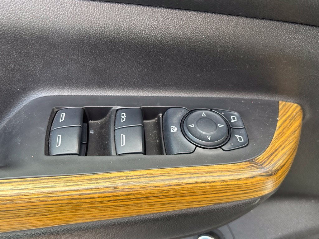 Used 2017 GMC Acadia Denali w/ Technology Package FWD image 7