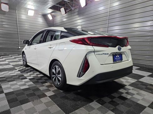 Used 2018 Toyota Prius Prime Advanced image 7
