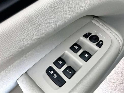 New 2026 Volvo XC60 B5 Ultra w/ Climate Package AWD/4WD image 18