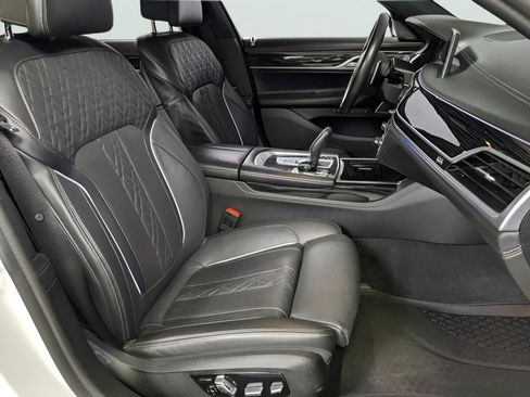 Used 2022 BMW 750i xDrive w/ Executive Package image 25