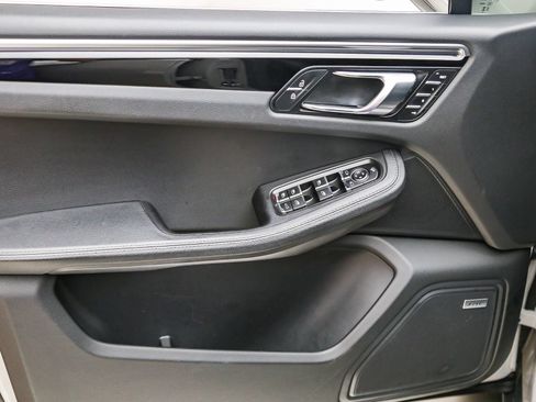 Certified 2023 Porsche Macan S AWD/4WD image 27