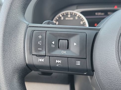 Used 2025 Nissan Pathfinder S FWD image 5