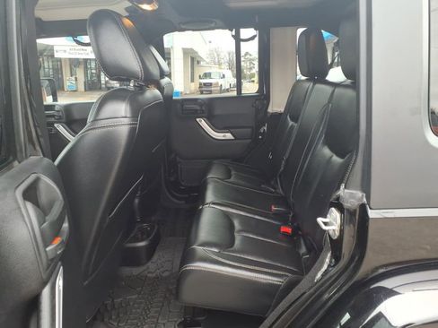 Used 2014 Jeep Wrangler Unlimited Sahara w/ Connectivity Group image 5