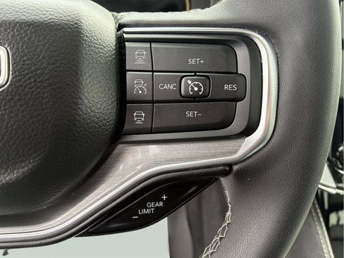 Used 2022 Jeep Wagoneer Series II AWD/4WD image 26