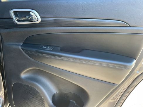 Used 2020 Jeep Grand Cherokee Altitude image 16