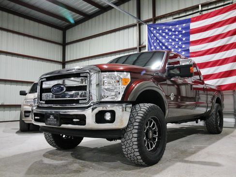 Used 2016 Ford F250 Lariat w/ Lariat Ultimate Package image 3