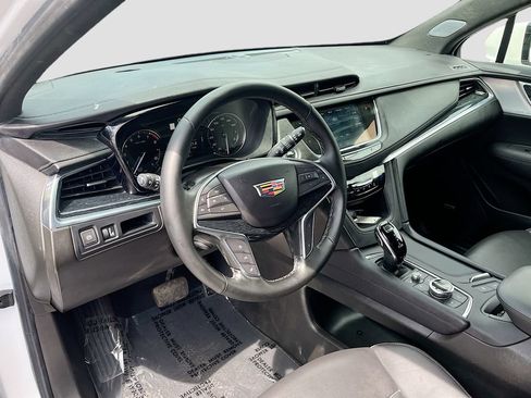 Used 2025 Cadillac XT5 Premium Luxury FWD image 9