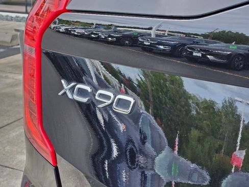 Certified 2024 Volvo XC90 T8 Plus w/ Protection Package Premier AWD/4WD image 10