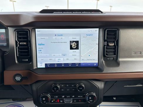 New 2024 Ford Bronco Outer Banks w/ Sasquatch Package image 15