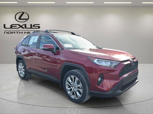 Used 2020 Toyota RAV4 XLE Premium image 4