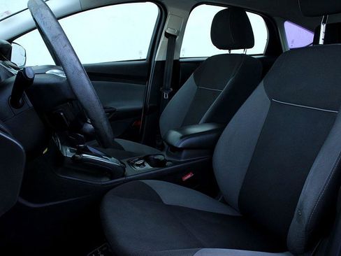 Used 2013 Ford Focus SE w/ SE Winter Pkg image 10