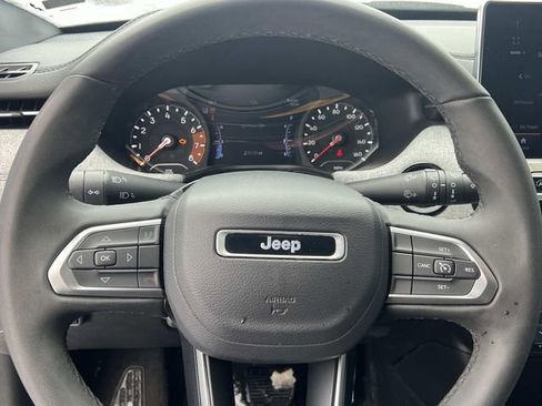 Used 2024 Jeep Compass Latitude image 9