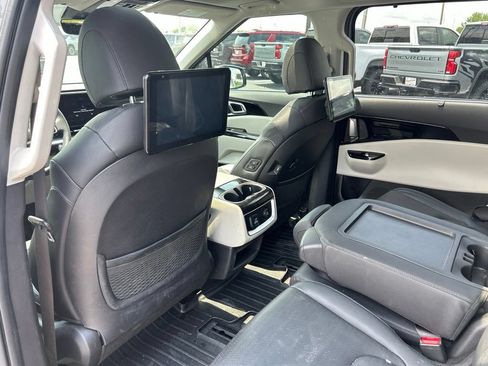 Used 2023 Kia Carnival SX Prestige FWD image 34