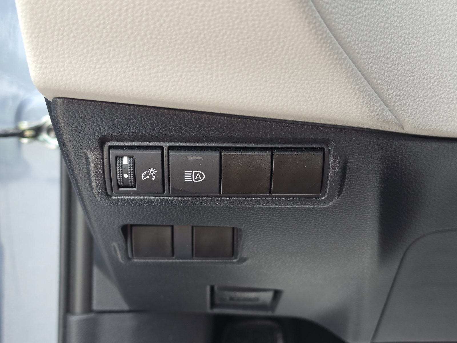 Used 2022 Toyota Corolla Cross L FWD image 30