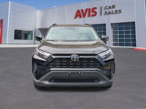 Used 2025 Toyota RAV4 XLE AWD/4WD image 2