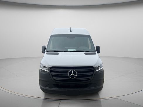 Used 2024 Mercedes-Benz Sprinter 2500 image 4
