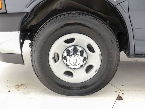 Used 2017 Chevrolet Express 3500 LT w/ LT Preferred Equipment Group image 25