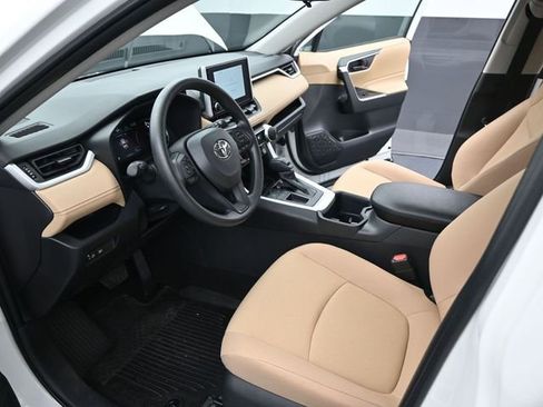 Used 2025 Toyota RAV4 LE image 4