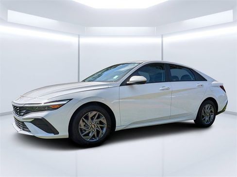 Used 2024 Hyundai Elantra SEL image 7