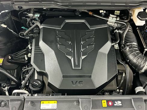 Used 2025 Kia Carnival image 35