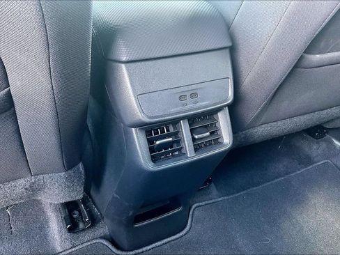 Used 2026 Chevrolet Equinox LT FWD image 32