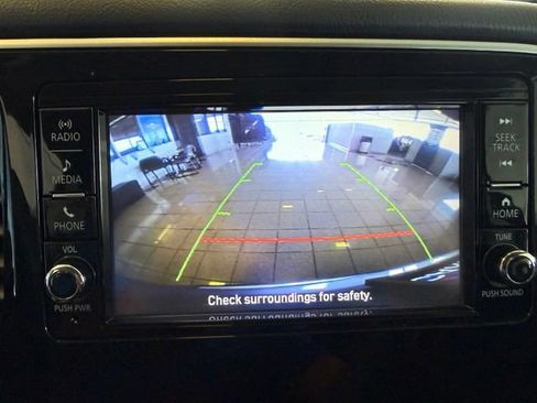 Used 2020 Mitsubishi Outlander ES FWD image 15