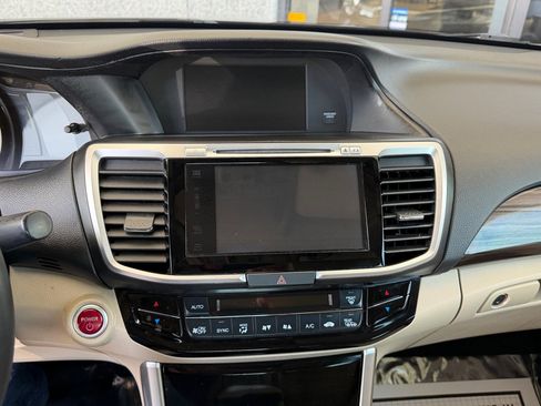 Used 2017 Honda Accord EX-L image 12