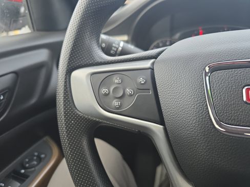 Used 2023 GMC Acadia SLE w/ Driver Convenience Package image 21