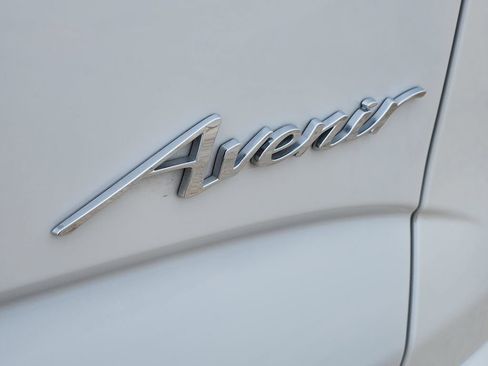 Used 2022 Buick Enclave Avenir w/ Avenir Technology Package FWD image 12
