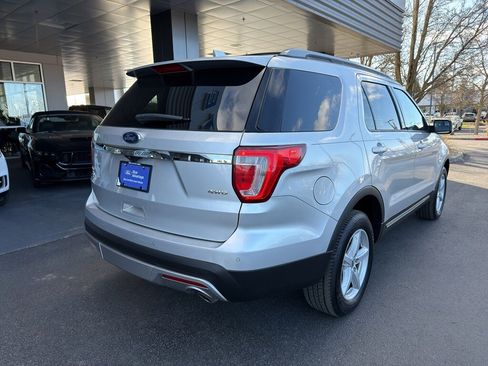 Used 2017 Ford Explorer XLT image 10