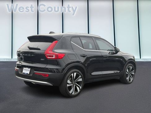 Certified 2025 Volvo XC40 B5 Plus AWD/4WD image 4