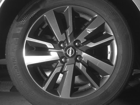 Used 2025 Nissan Versa SV image 15