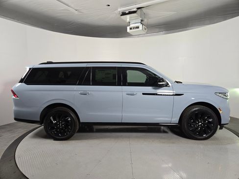 New 2026 Lincoln Navigator L Reserve w/ Jet Appearance Package image 3