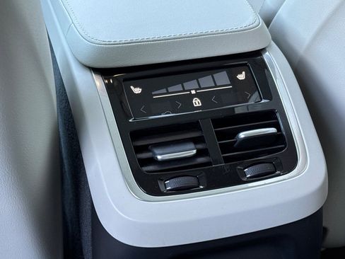 Used 2024 Volvo XC90 T8 Ultimate image 13