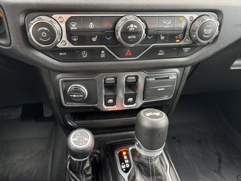 Used 2024 Jeep Wrangler Sport S image 19