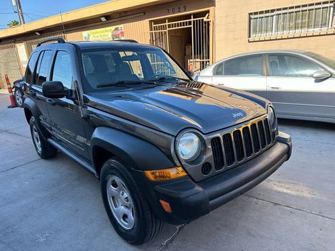 Used 2006 Jeep Liberty Sport w/ Skid Plate Group AWD/4WD image 2